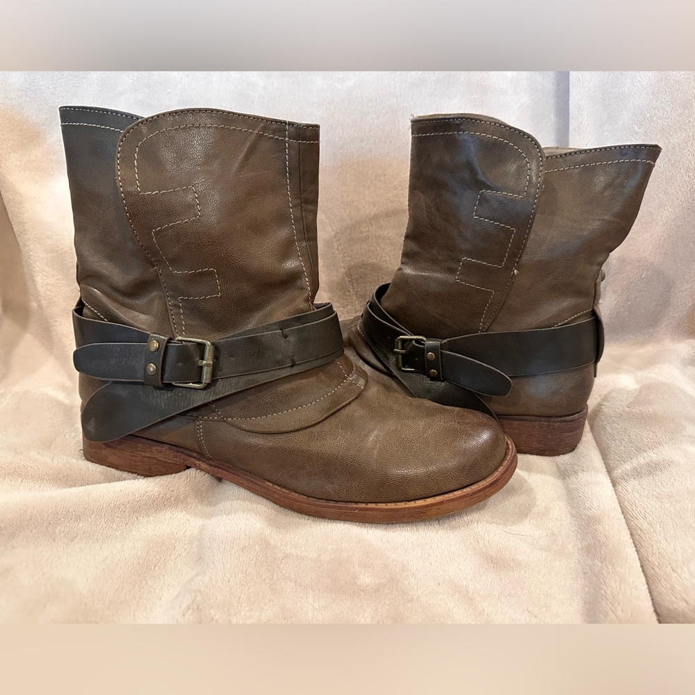 Bucco Brown Booties Sz 9